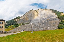 Beim Bergsturz in Brienz vom 16. Juni 2023 wälzten sich 1,2 Millionen Tonnen Gestein ins Tal. (Foto: Geopraevent) 